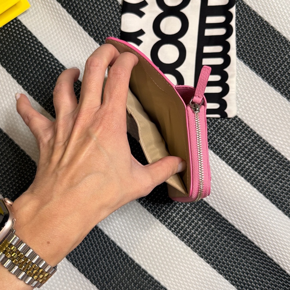 Marc Jacobs Compact Wallet - Picture 4 of 7